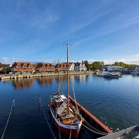 Ferienwohnung Hafenblick Wiek auf Rügen エクステリア 写真