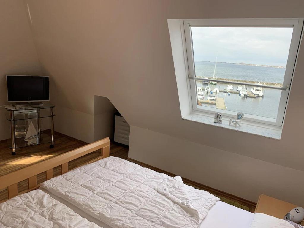 Ferienwohnung Hafenblick Wiek auf Rügen エクステリア 写真