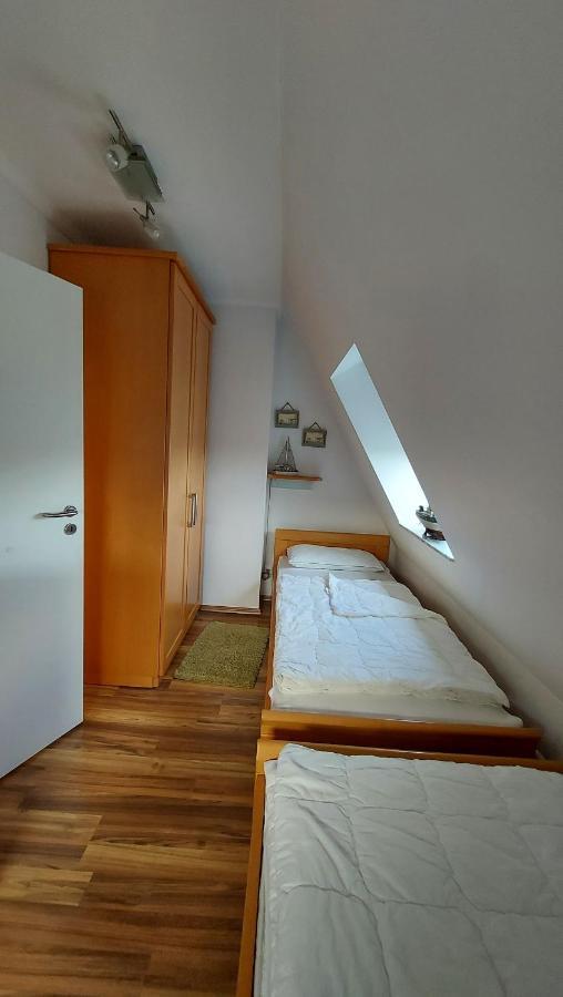 Ferienwohnung Hafenblick Wiek auf Rügen エクステリア 写真