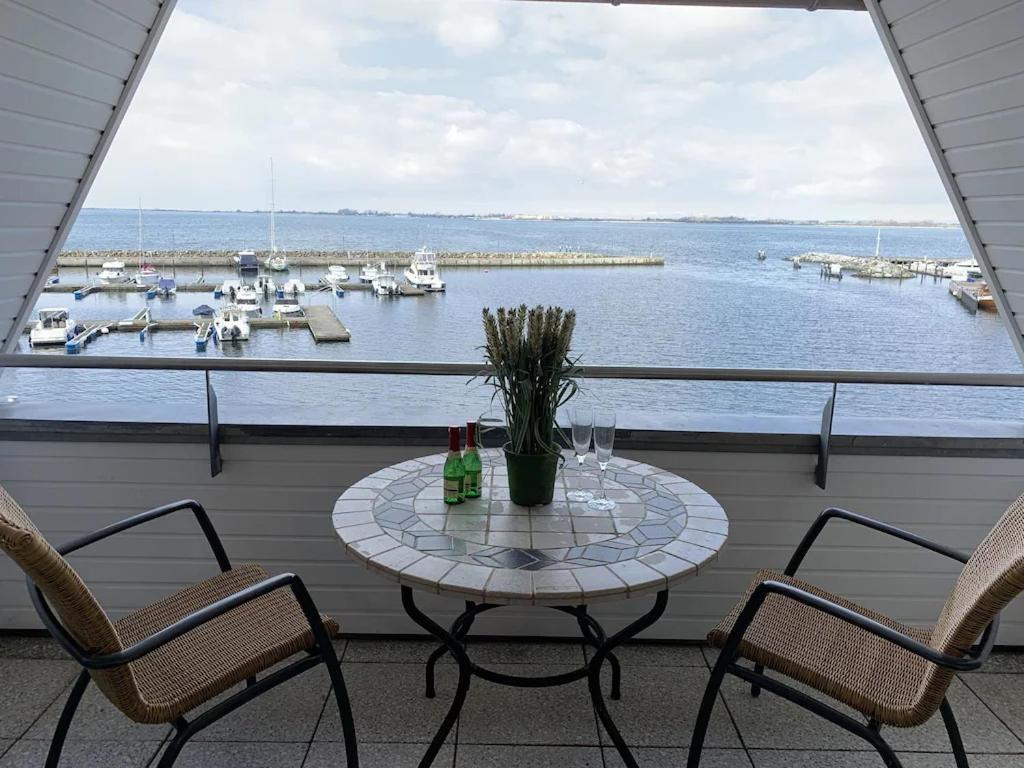 Ferienwohnung Hafenblick Wiek auf Rügen エクステリア 写真