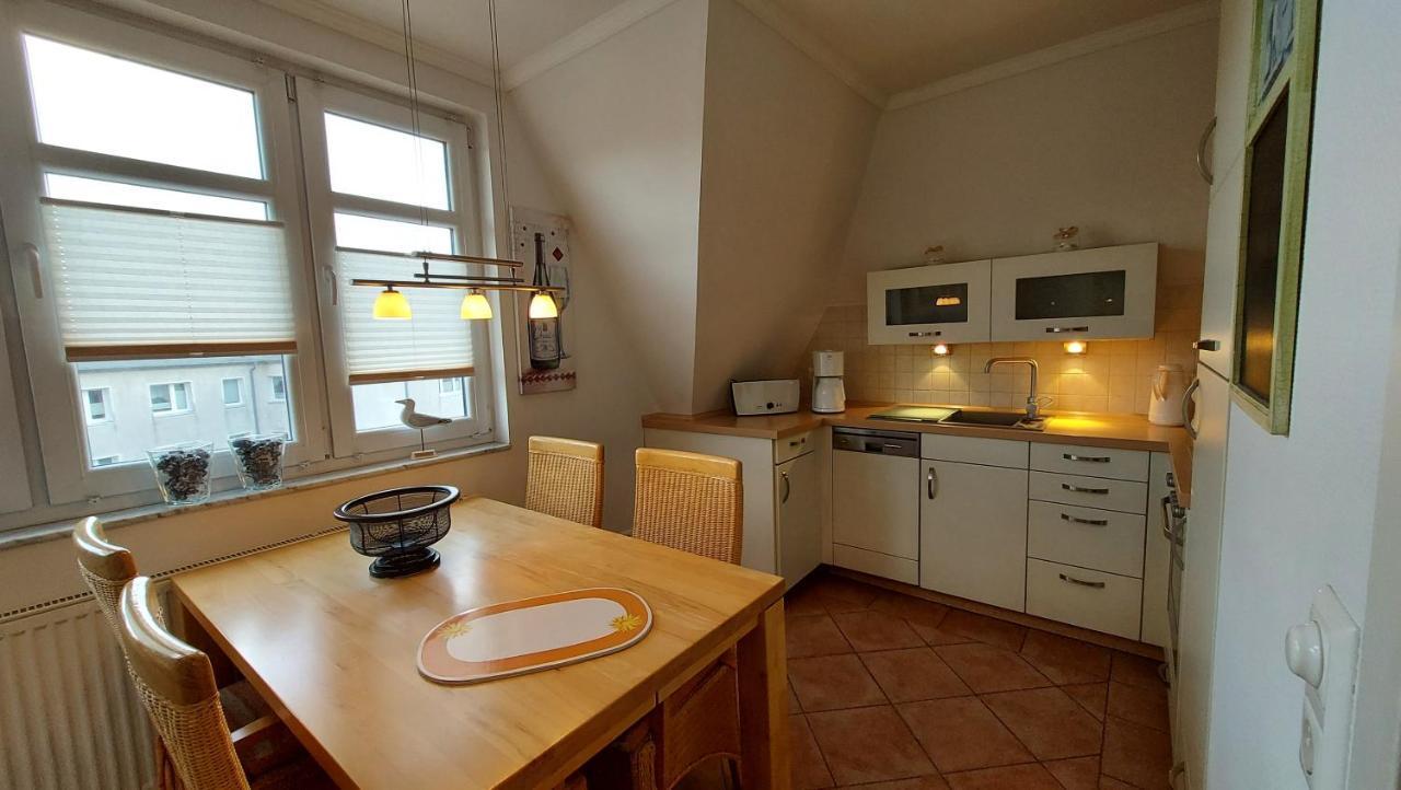Ferienwohnung Hafenblick Wiek auf Rügen エクステリア 写真