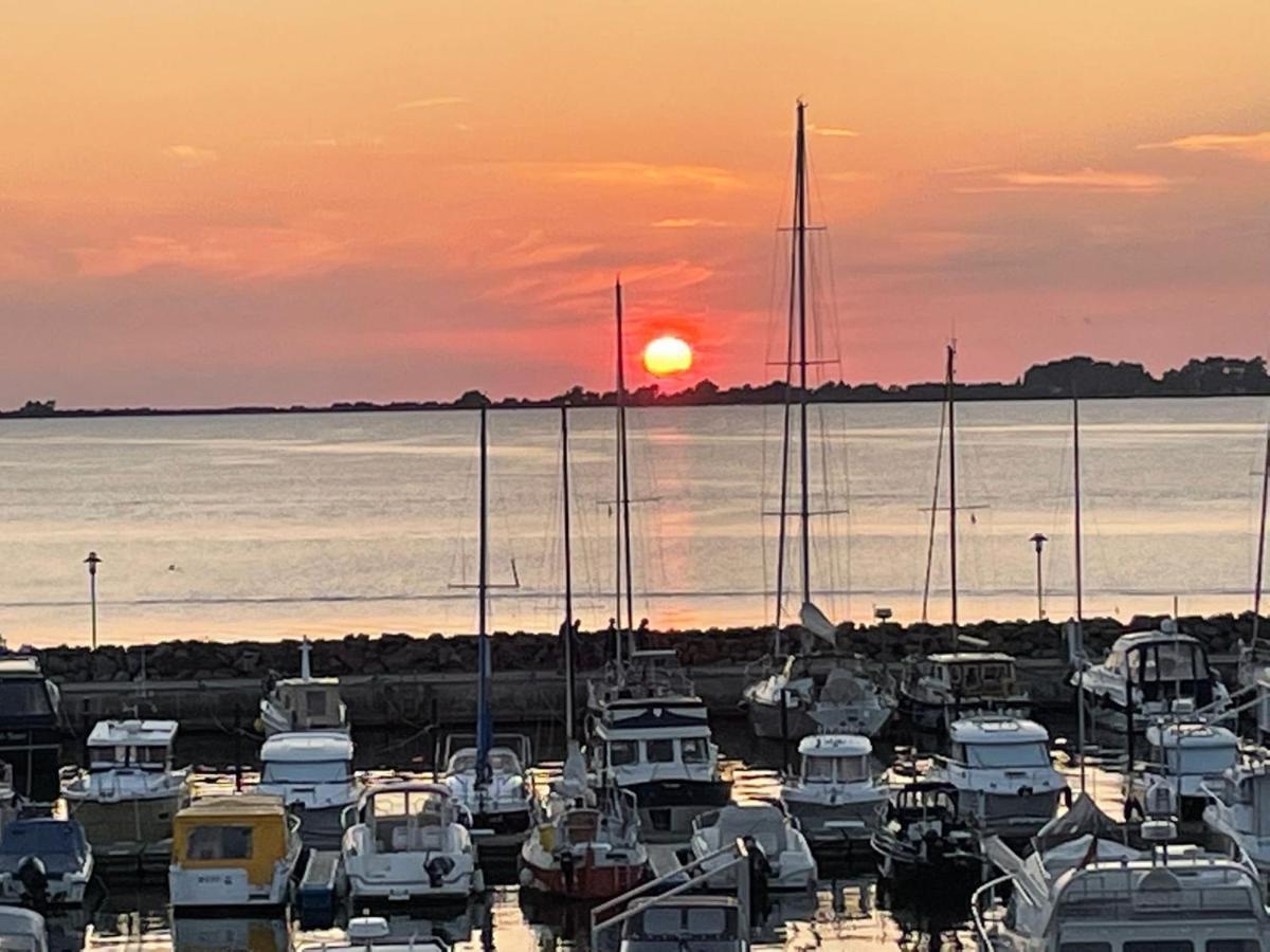 Ferienwohnung Hafenblick Wiek auf Rügen エクステリア 写真