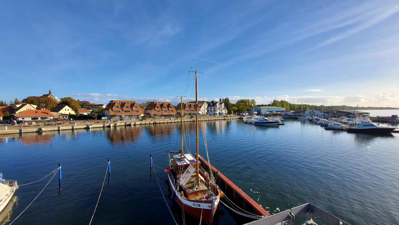 Ferienwohnung Hafenblick Wiek auf Rügen エクステリア 写真