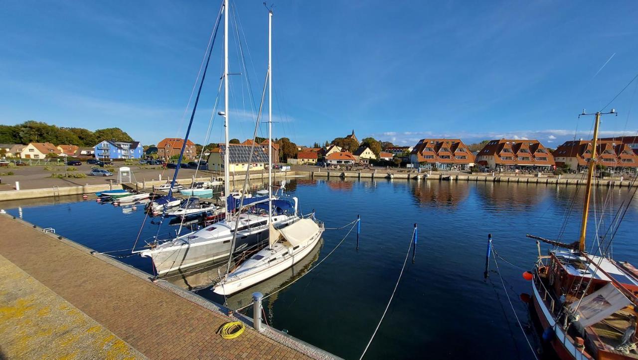 Ferienwohnung Hafenblick Wiek auf Rügen エクステリア 写真